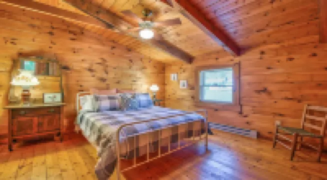 Charming Log Cabin near the Smoky Mountains w/ Spectacular Mountain & Elk Views!