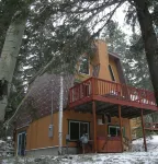 Cabin close to the slopes! Wifi, fireplace, and hot tub