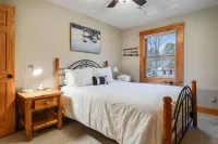 Close to Everything!~Game Room~Fire Pit & Hot Tub~Dogs OK! Lake Access & Dock!