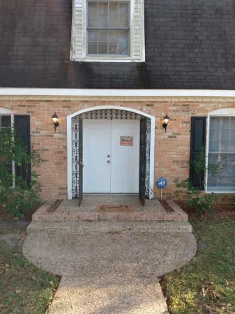 Private Charming Small Apartment Отели в г. Мобил