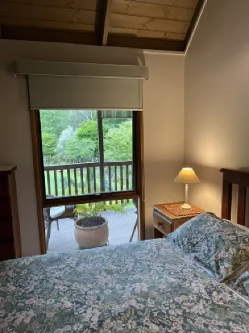 Shadybrook Alpine Apartment and garden