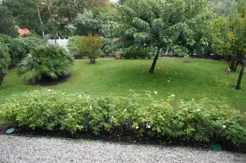 In garden charm and comfort for the independent annex building of the Villa