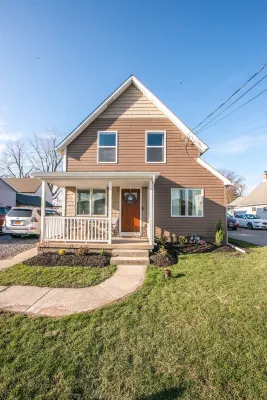 KING Master En-Suite- BRAND NEW Home- Buffalo's Best Kept Secret! Hotels near Smoke World Vape & Smoke Shop