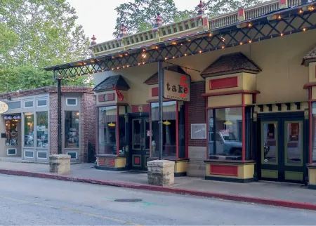 Downtown luxury, full amenities with parking