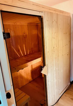 Gemütliche Berghütte mit Kamin im Erzgebirge Nahe Schwarzwassertal Отели в г. Поберсхау