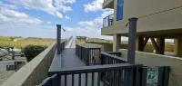 Ocean Bliss!  Beautiful Oceanfront Condo with Large Balcony Hotel a North Myrtle Beach