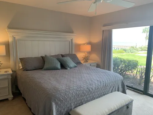 Stunning Views at Mariner Pointe 541