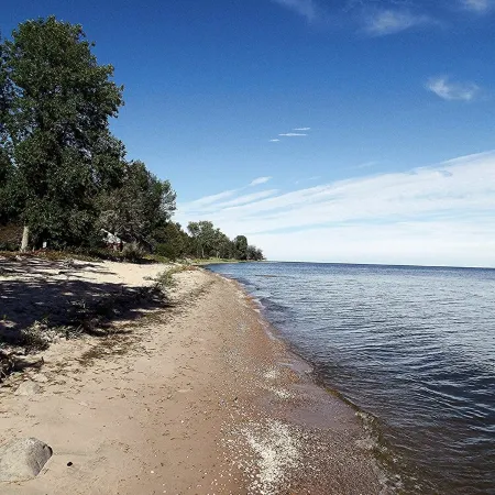 Fantastic 4-bdrm Lake House in Cedar River