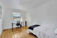 The Shore House: Walk to Beach, Boutiques & Bars!
