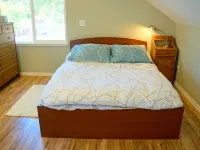 Peaceful and private studio, easy walk to downtown Edmonds Hotels in Edmonds
