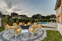 Clearwater Villa 6 Br, Heated Pool,  Mini Golf,  4K Projector Lounge Theatre