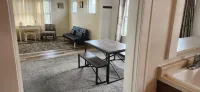 Cozy second floor deplex 2-bedroom in peaceful Kenosha with AC, heat and WiFi 아트 켈러 필드 주변 호텔