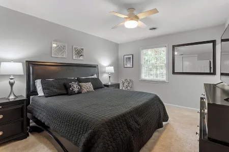 Raleigh Retreat close to NCState, DWNTN and Rex Отели рядом с достопримечательностью «JC Raulston Arboretum at NC State University»