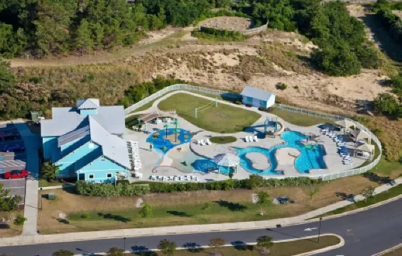 Sandy Paws Townhouse, Private Mini Water Park, Dog Friendly!