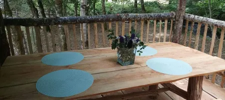 Cabane Lodge au Bord de L'eau Отели в г. Сент-Элуа-Ле-Тюильри