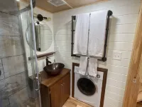 Custom-built Tiny House on forested lot near Quechee
