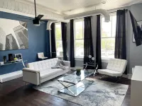 MODERN DOWNTOWN LOFT- FREE PARKING