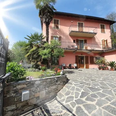 The watery bay Hotels near San Giulio Island