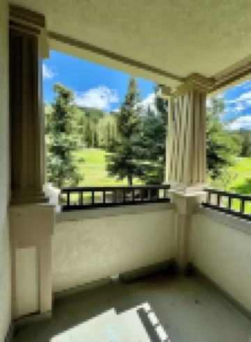 Large Cozy Townhouse Ski-in / Ski-out to Super Bee, Private Washer /Dry & Garage