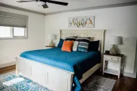 Lakeside Luxury: Spacious 6-Bdrm Lodge with Dock