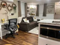 The Hive: A Honeybee-Themed Retreat. Wi-fi, Video Games, EV Charger, Garden View