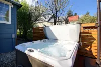 An authentic downtown Roslyn home! Walk everywhere, pets welcome!