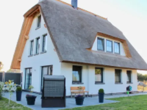 Vacation apartment Lee, experience peace and quiet on the natural beach of the Baltic Sea Hotels in Dranske