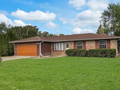 Gurnee Getaway: Modern Oasis Near Six Flags & Naval Base! Only Child Brewing Company附近的飯店