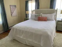 The PINK PEARL in Historic Leesburg