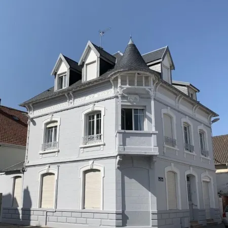 Renovated Relais Vacances apartment by the sea with wifi, 2 steps from the beach