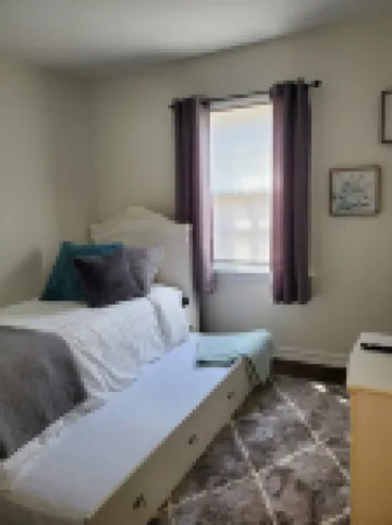 Tranquil Cozy Retreat - Centrally Located