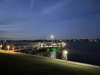 Siesta Key Access- Large Deck w/ Bay View: 2-Bdrm Condo-sleeps 6 Heated Pool!