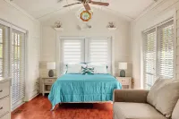 Storybook Home in Downtown Stuart 스튜어트 센터 주변 호텔