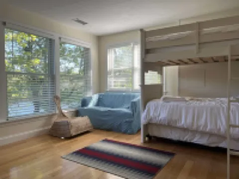 Private Beach on Pond, Linens Included, Kayak & Canoe. All Rooms w/ Pond Views!