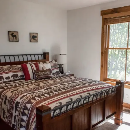 Luxury Mammoth townhouse at The Lodges in Snowcreek VI. 2 car garage<br>5 stars