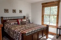 Luxury Mammoth townhouse at The Lodges in Snowcreek VI. 2 car garage<br>5 stars
