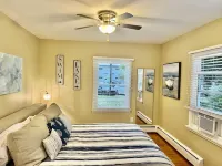 COZY BEACH Nesting in the ♥️ of DOWNTOWN with SEASONAL POOL&HOT TUB ACCESS - 수영장