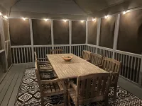 Treehouse: Hot Tub! Firepit! Cozy, Secluded, + Spacious.