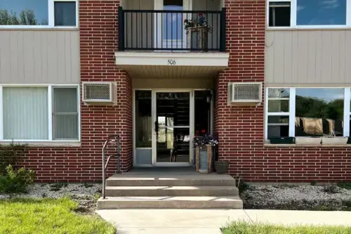 Butterfly Park Retreat #4 - Centrally located to Decorah's Top Attractions!