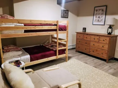 TIPS UP TOWNHOME-4BD 2.5BA-IDEAL STOWE LOCATION-5MI TO MOUNTAIN-3MI TO DOWNTOWN Hotels near Oxygen