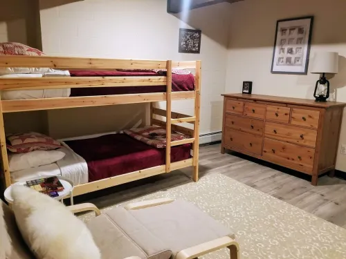 TIPS UP TOWNHOME-4BD 2.5BA-IDEAL STOWE LOCATION-5MI TO MOUNTAIN-3MI TO DOWNTOWN