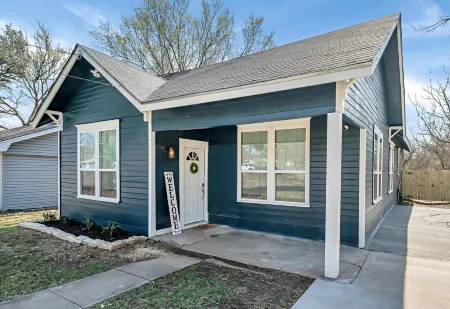 The Shiplap Cottage: 9min to Silos/Downtown/Baylor