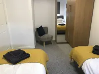 Riverside Home. 3 Bedroom. Free Parking. 10 mins to Newcastle Centre