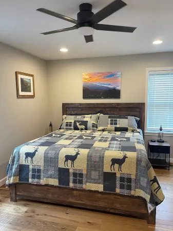 Beautiful mountain cottage - 2br 2ba - close to everything!!