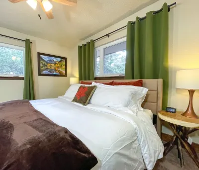 Hidden Pine Cottage - Sleeps 10 -  Perfect Mountain Cottage!