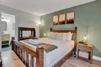 Modern loft w/ pond view near lakes, golf & more! Hotel in zona Split Rock Resort Indoor Waterpark