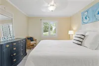 622 Oceanfront Surf Villa: Calm & Cozy Retreat with Vintage Charm by the Sea