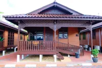D'Razna Chalet Pantai Seberang Takir Hotels near K-Shoppe