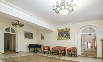 Oktyabr' Hotel