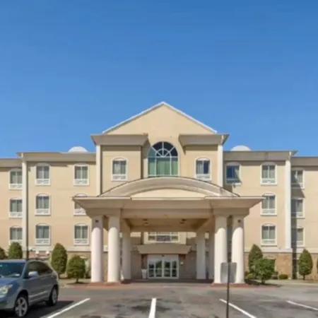 LAKE TEXOMA INN AND SUITES by IHG